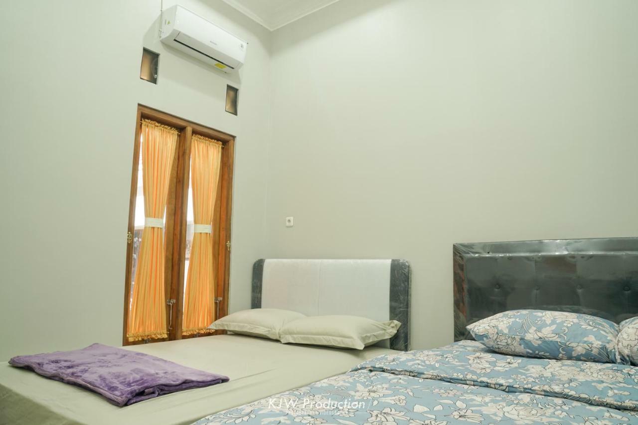M Stay Guest House Jogja Yogyakarta Esterno foto