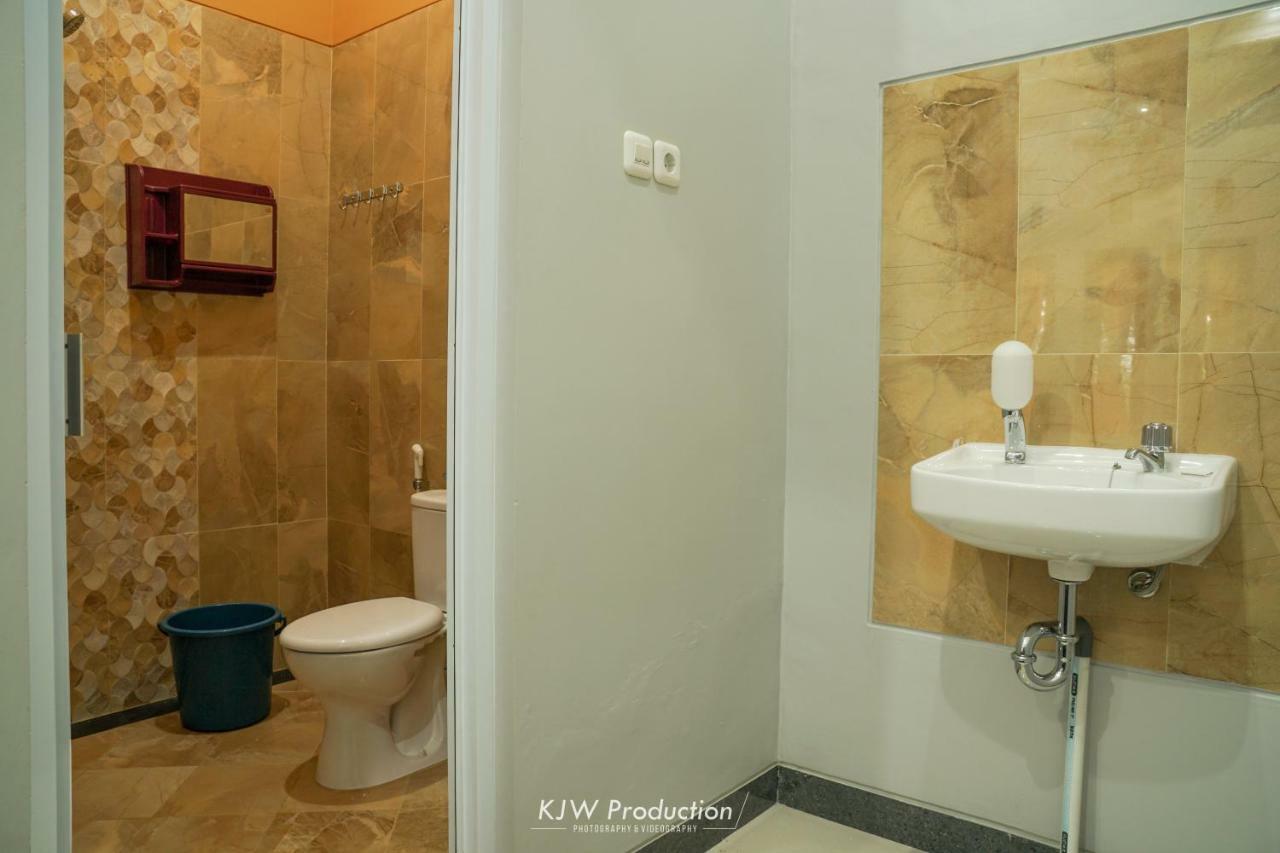 M Stay Guest House Jogja Yogyakarta Esterno foto
