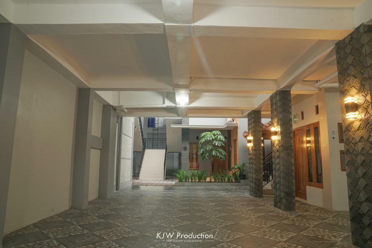 M Stay Guest House Jogja Yogyakarta Esterno foto
