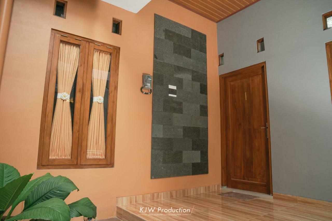 M Stay Guest House Jogja Yogyakarta Esterno foto