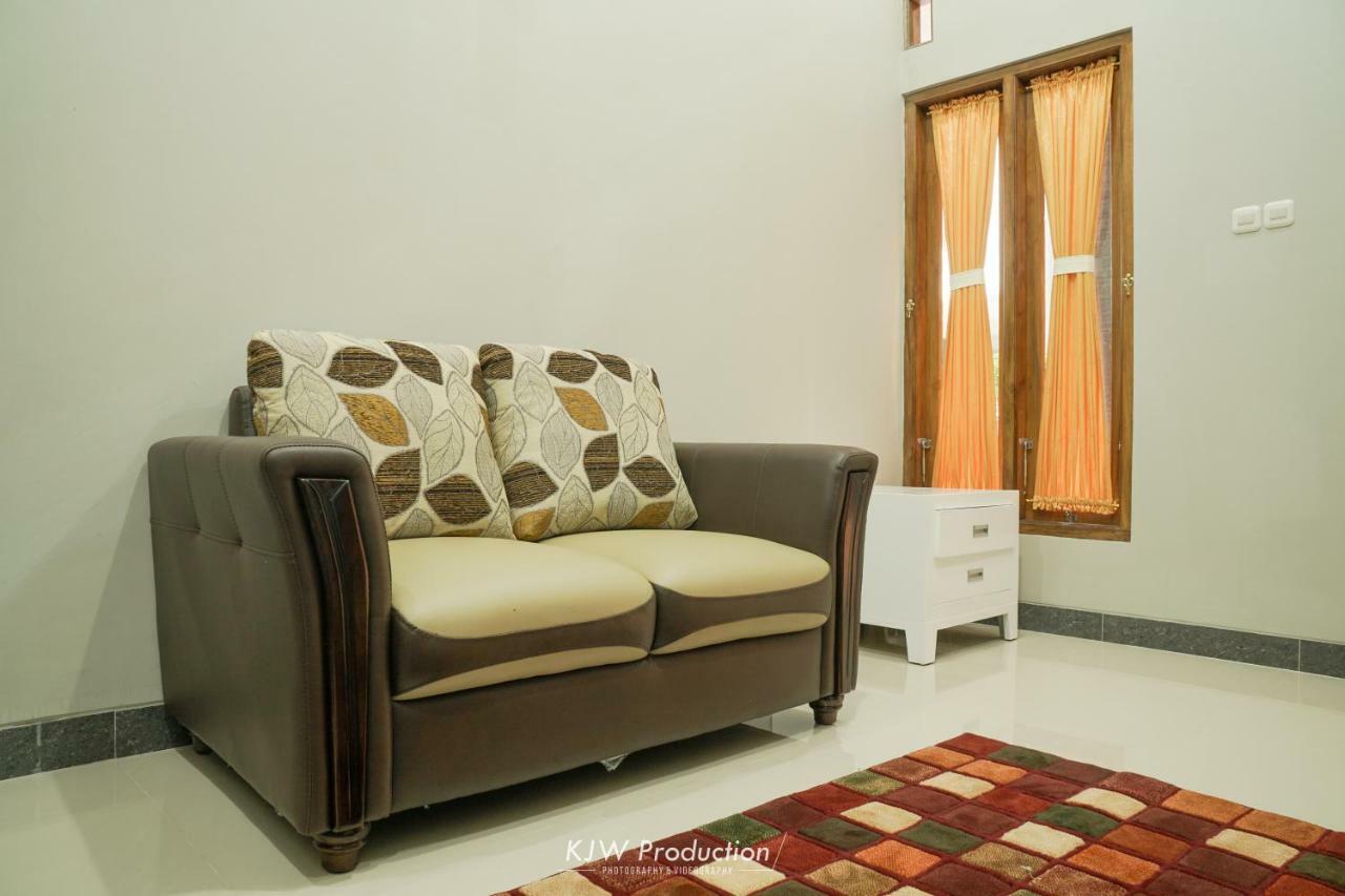 M Stay Guest House Jogja Yogyakarta Esterno foto