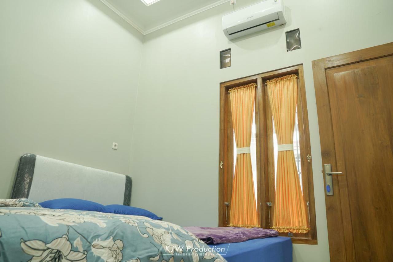 M Stay Guest House Jogja Yogyakarta Esterno foto